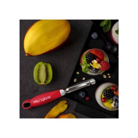 Pelador de verduras profesional Microplane con cuchilla dentada de acero inoxidable