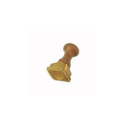 Molde cuadrado festoneado de madera y latón 4,5x4,5 cm