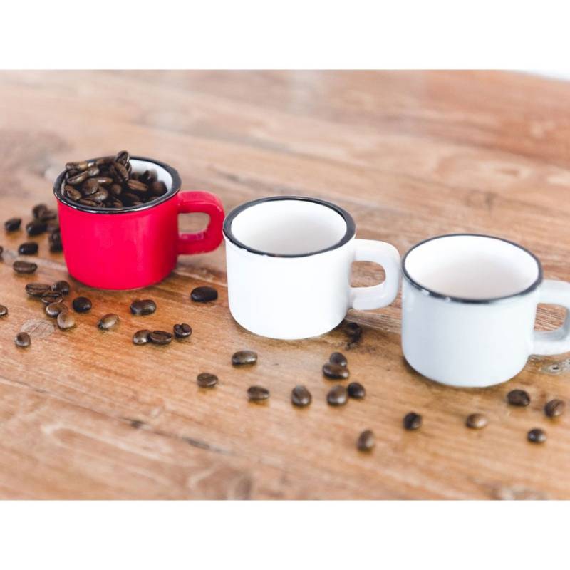 Mini taza de porcelana roja sin plato con borde negro cl 6