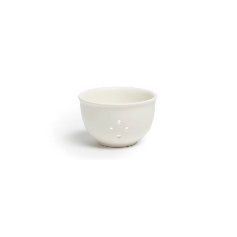 Mini tasse perforée en porcelaine blanche de Kodai 10,5x6,2 cm