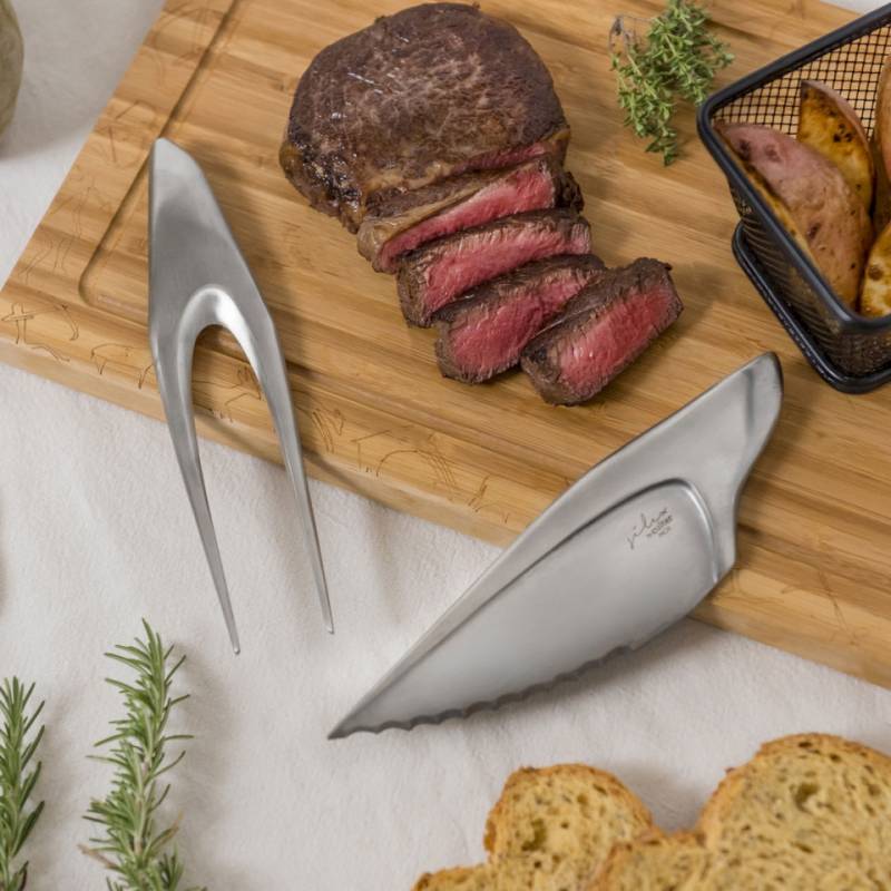 Set Silex préhistorique avec planche à découper, fourchette et couteau
