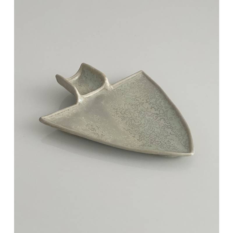 Plato Vanga Terra Radici de porcelana menta fundida 26x21,5 cm