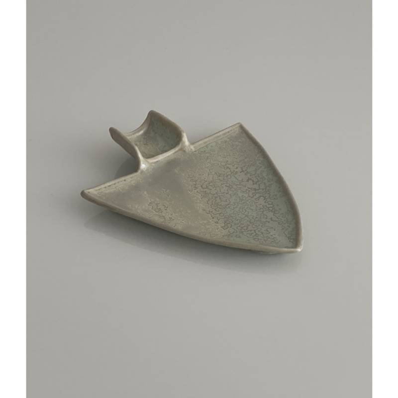 Plato Vanga Terra Radici de porcelana menta fundida 26x21,5 cm