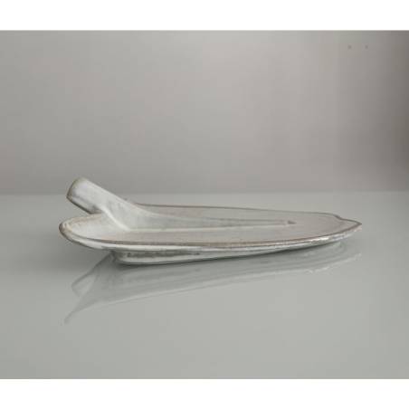 Plato pala Terra Radici de porcelana hielo seco 26,5x25 cm