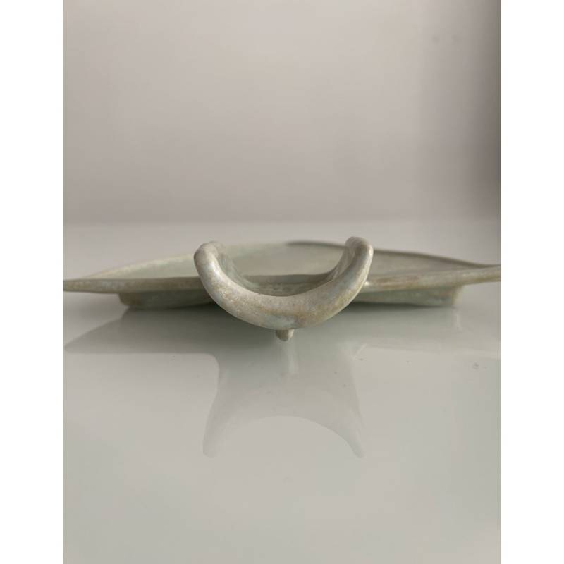 Plato pala Terra Radici de porcelana hielo seco 26,5x25 cm