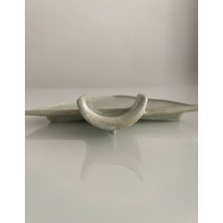 Plato pala Terra Radici de porcelana hielo seco 26,5x25 cm