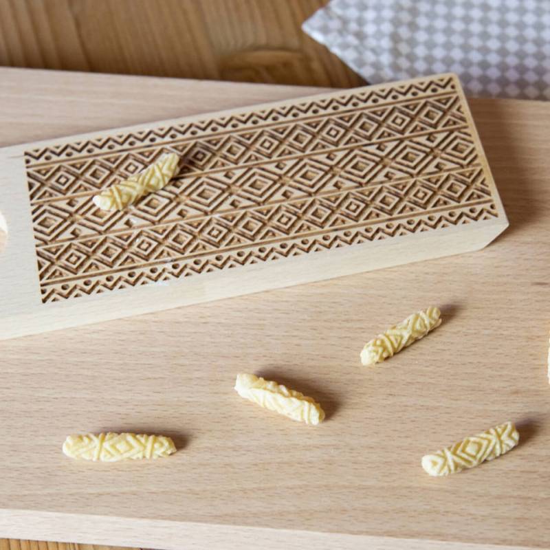 Couteaux en hêtre décor nordique 23x8 cm
