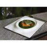 Plato rectangular de porcelana blanca phoemics con relieve oval 30,5x19 cm