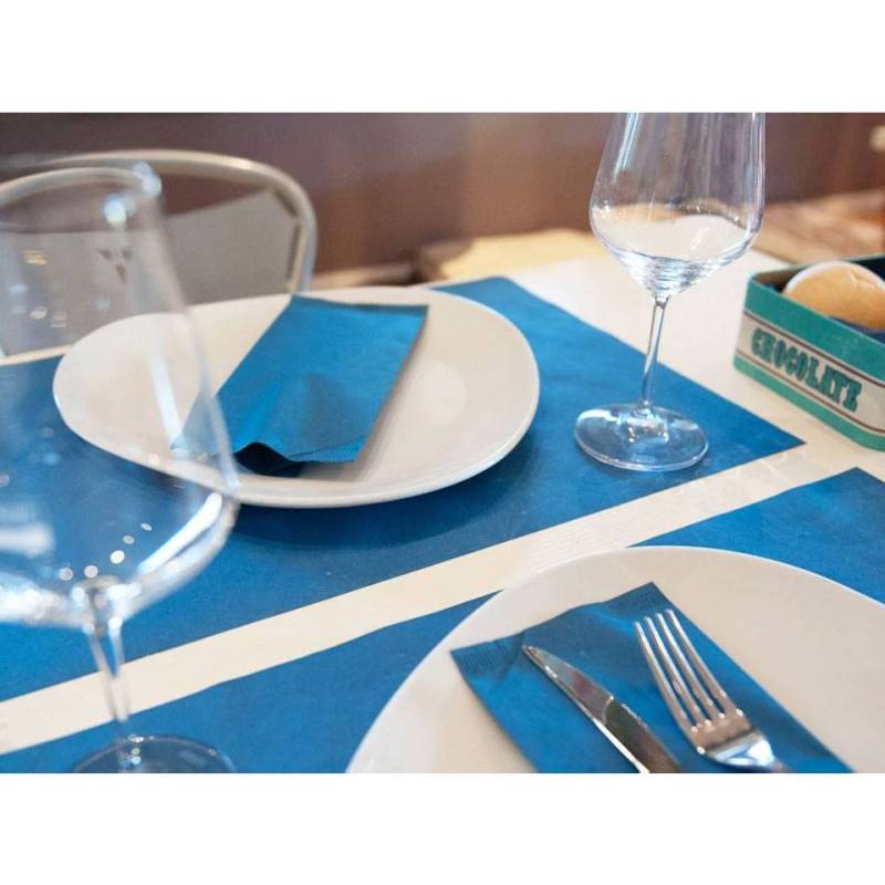 Sac à couverts en papier paille bleu avec serviette de table