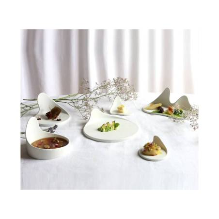 Soucoupe apéritive Bio Gochi Uncle en porcelaine blanche mate 14,5x9,2 cm