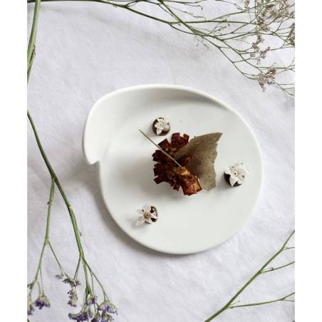 Plato de aperitivo redondo Gochi Dad de porcelana blanca mate 15,8x10,5 cm