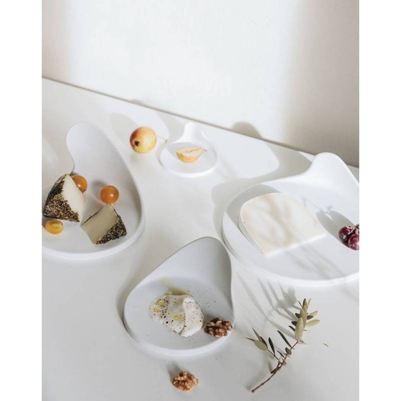 Piattino appetizer tondo Gochi Mum in porcellana bianca matt cm 21x6,2