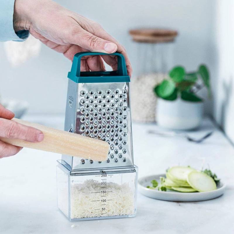 4-sided grater with stainless steel and plastic container