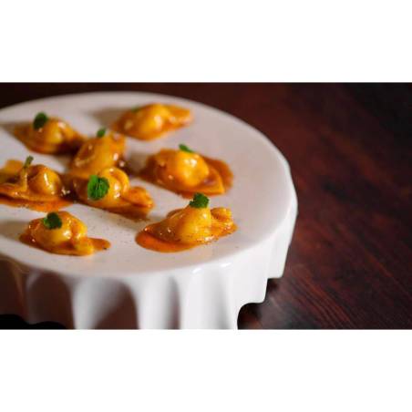 White porcelain pleated round podium riser cm 18