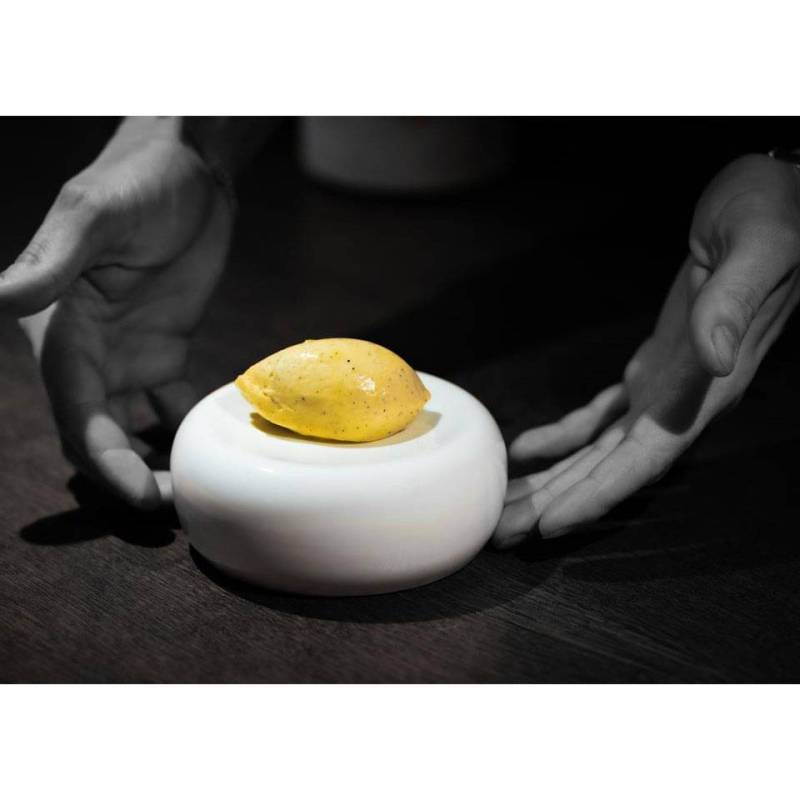 Samtweißes Porzellan runder Kuchenständer 7,5 cm