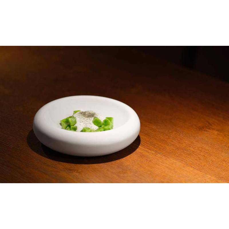 Velvet pillow bottom plate in white porcelain 22 cm